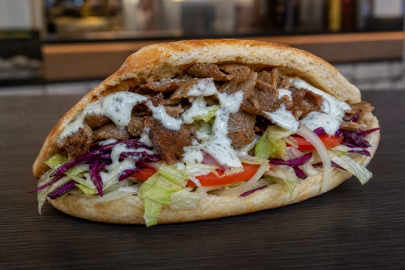 Döner Kebap im Brot